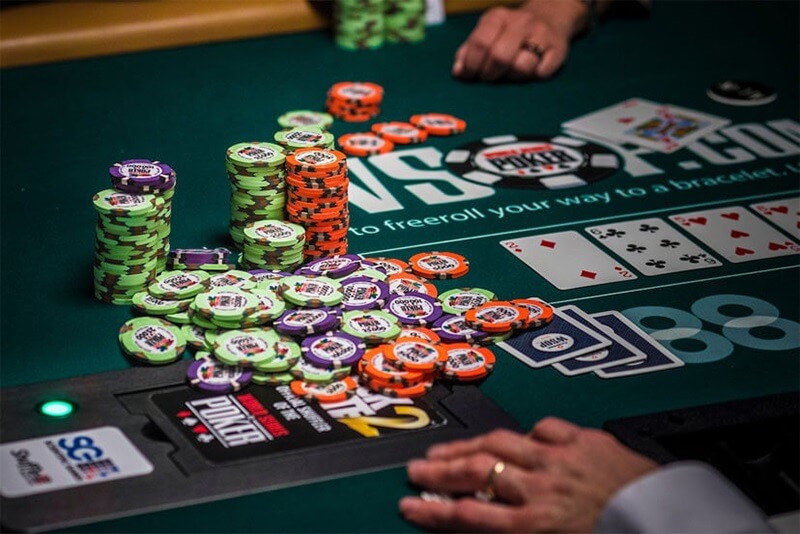 Người chơi cần biết cách xếp bài khi chơi Poker