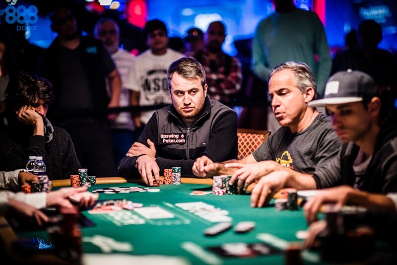 Poker có các thuật ngữ khác nhau mà người chơi cần nắm