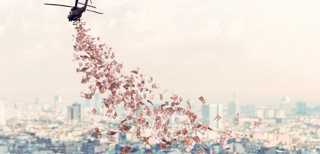 Bạn thấy tiền rơi từ trên trời xuống trong mơ